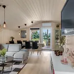 Cozy In With Wifi بيت للعطل