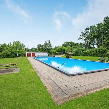 Σπίτι διακοπών 4 Bedroom Lovely In